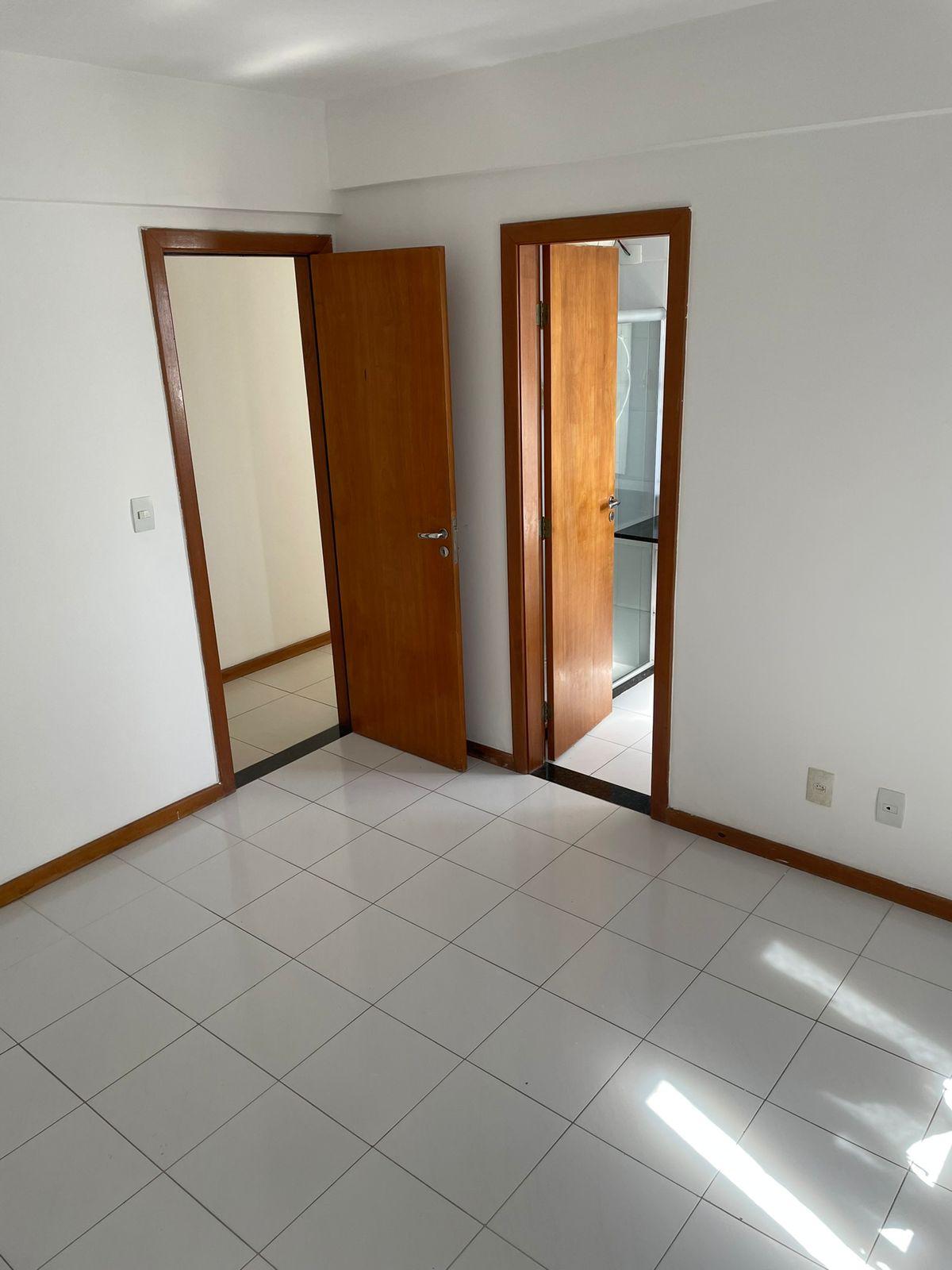 Imagem Apartamento com 2 Quartos para Alugar, 74 m²em Pitangueiras - Lauro de Freitas