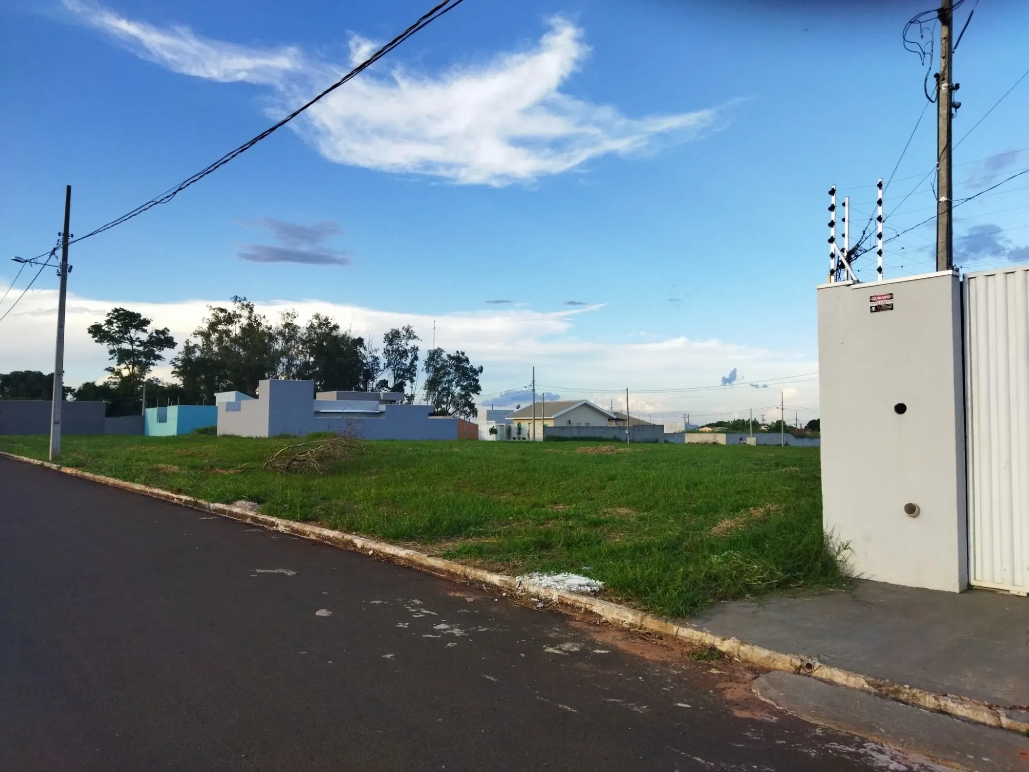 Imagem Terreno à Venda, 240 metros em Pitangueiras - Pitangueiras