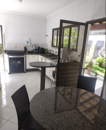 Foto do imóvel: Casa com 4 Quartos à Venda,  em Buraquinho - Lauro de Freitas