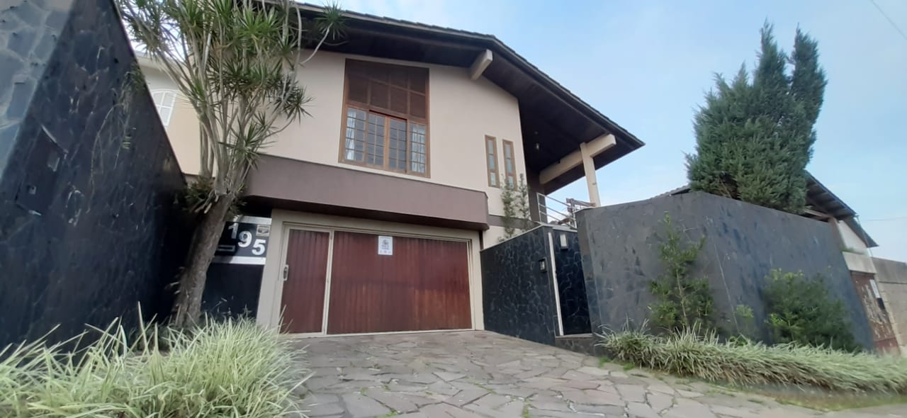 Casa com 4 Quartos à Venda, 258 m²em Cruzeiro do Sul - Criciúma