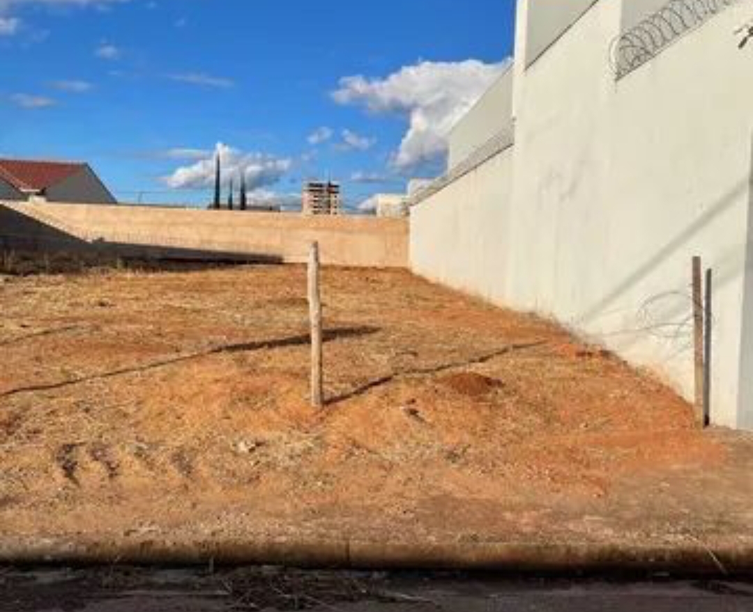 Terreno à Venda, 300 m²em Novo Mundo - Uberlândia
