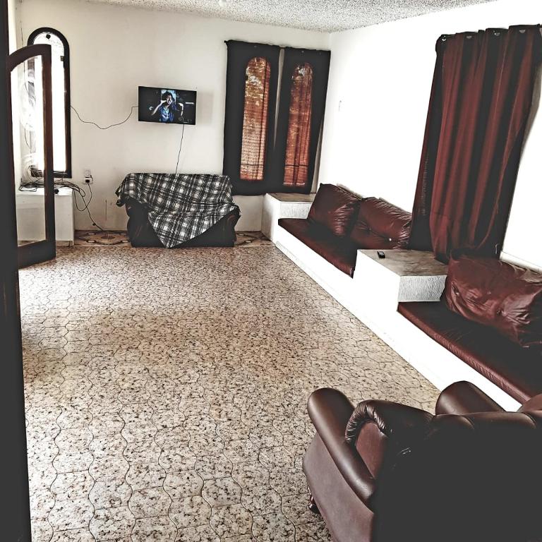 Imagem Casa com 4 Quartos para Temporada, 300 m²em Jardim Virgínia - Guarujá