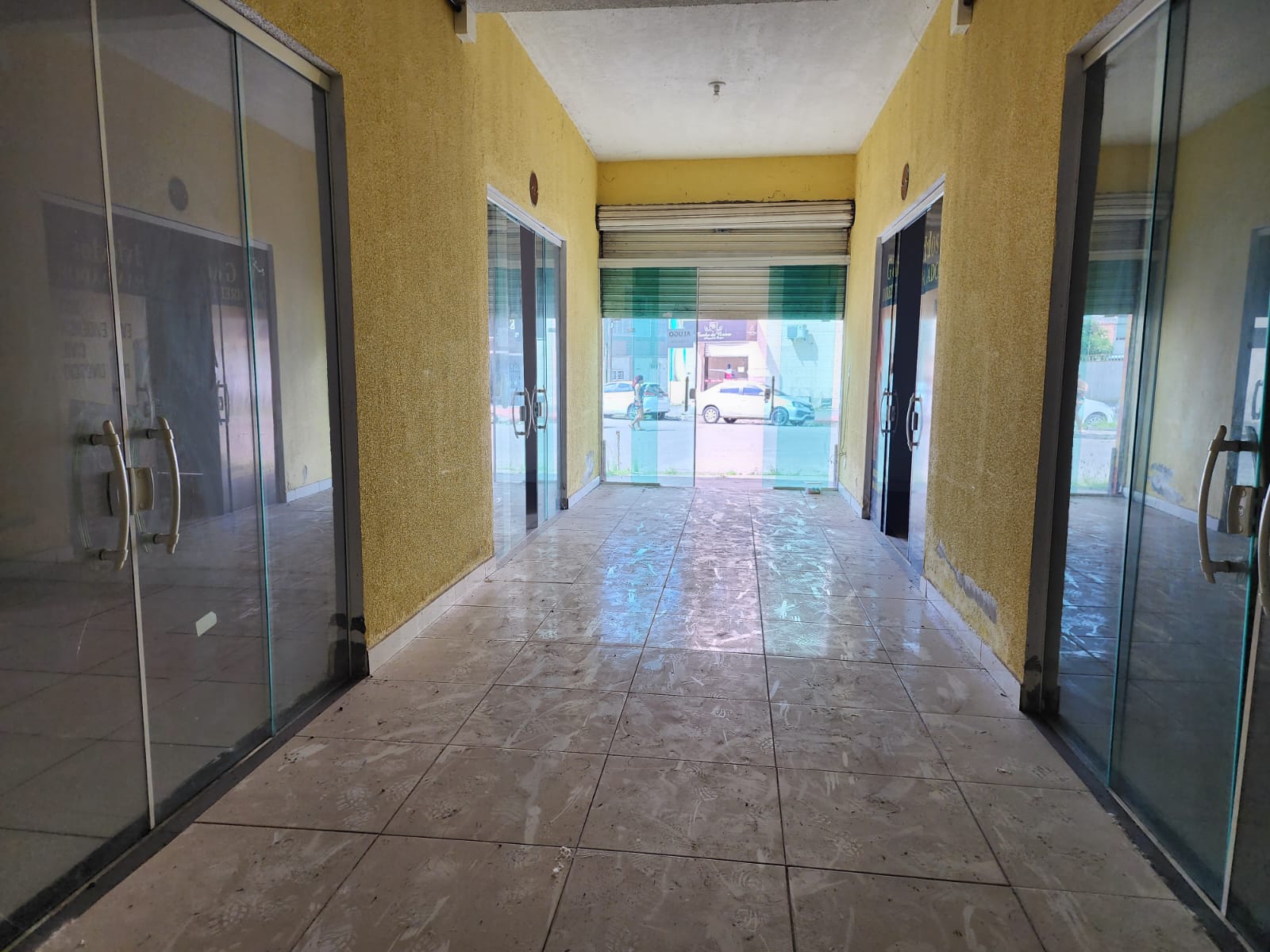 Imóvel Comercial à Venda, 650 metro em Centro - Simões Filho