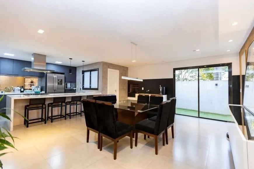Imagem Casa com 4 Quartos à Venda, 320 metros em Bom Retiro - Curitiba