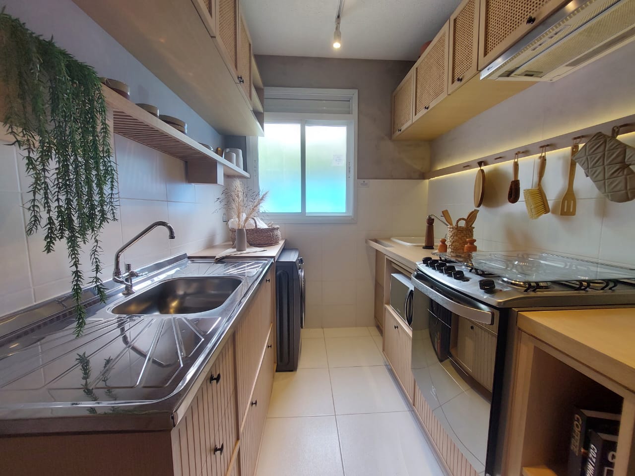 Imagem Apartamento com 2 Quartos à Venda, 44 m²em Inhoaíba - Rio de Janeiro