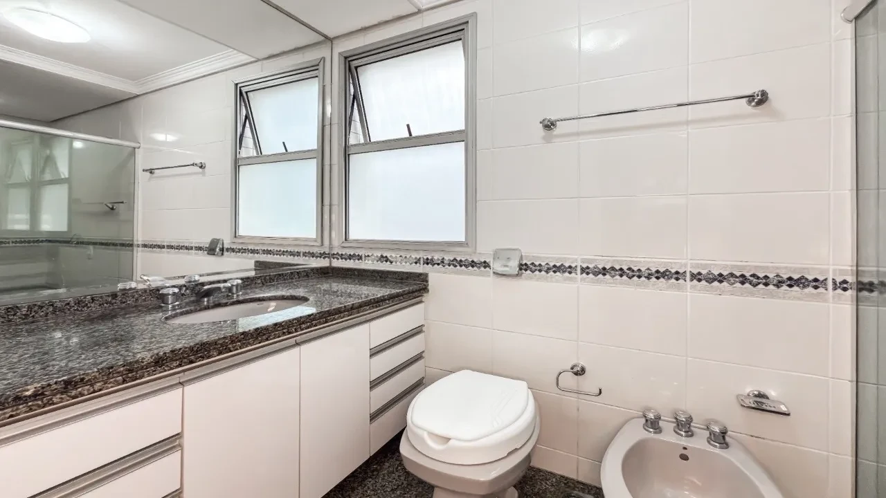 Imagem Apartamento com 3 Quartos à Venda, 137 metros em Água Verde - Curitiba