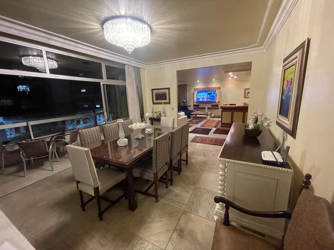 Imagem Apartamento com 4 Quartos à Venda, 224 m²em Centro - Florianópolis