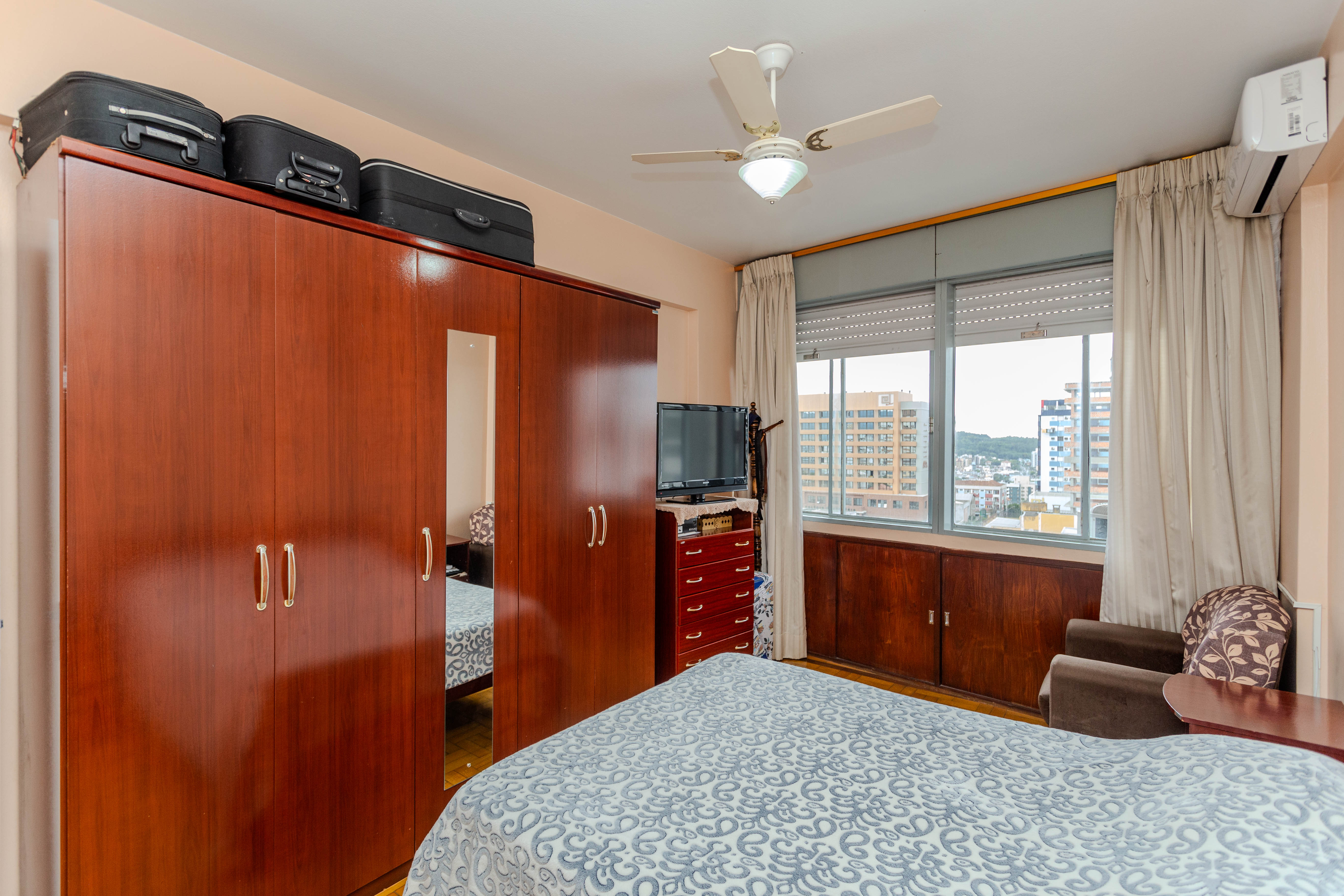 Imagem Apartamento com 2 Quartos à Venda, Locação ou Temporada, 80 m² em Centro - Santa Maria