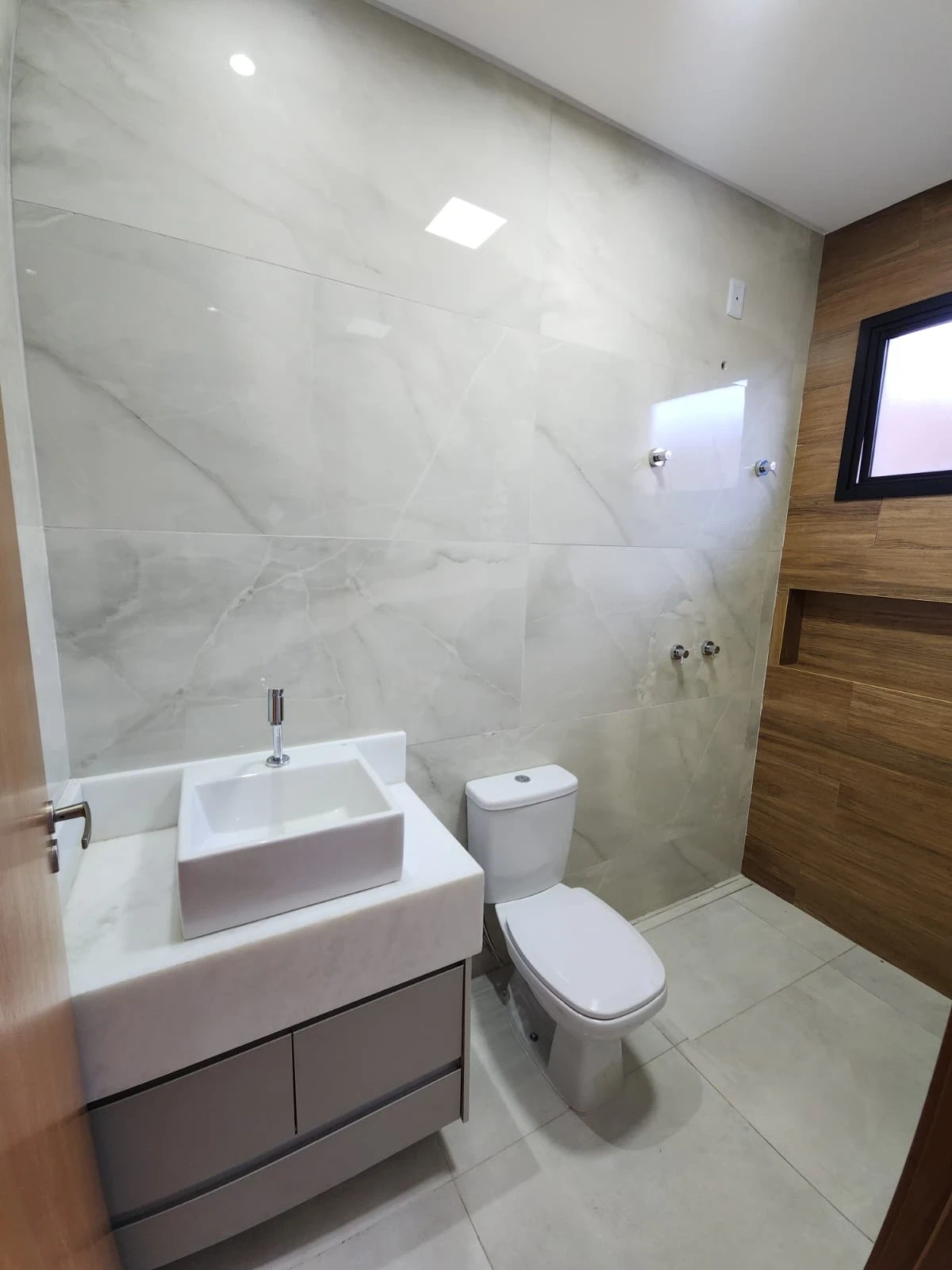 Imagem Casa de Condomínio com 4 Quartos à Venda, 220 m² em Residencial Goiânia Golfe Clube - Goiânia