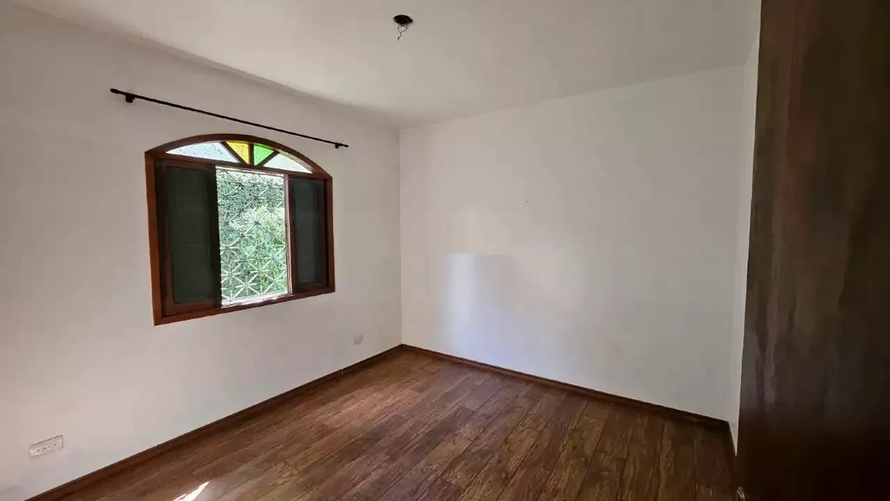 Imagem Casa com 3 Quartos à Venda, 290 m² em Centro - Embu das Artes