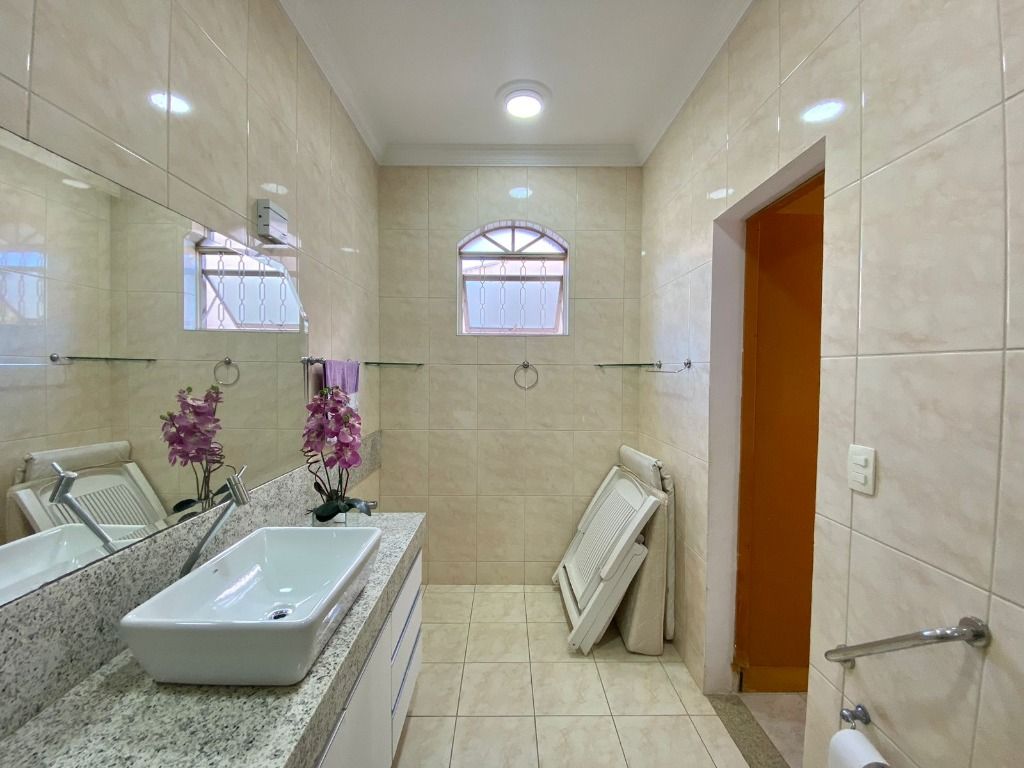 Imagem Casa com 3 Quartos à Venda, 250 m² em Santa Mônica - Belo Horizonte