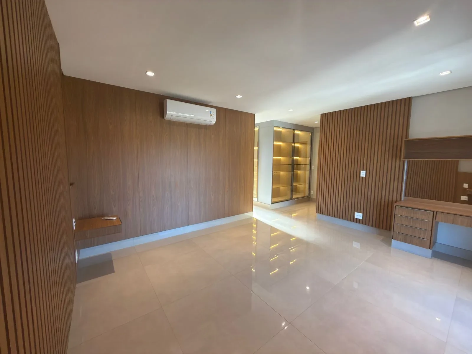 Imagem Apartamento com 4 Quartos para Alugar, 257 m² em Jardim Sumaré - Araçatuba