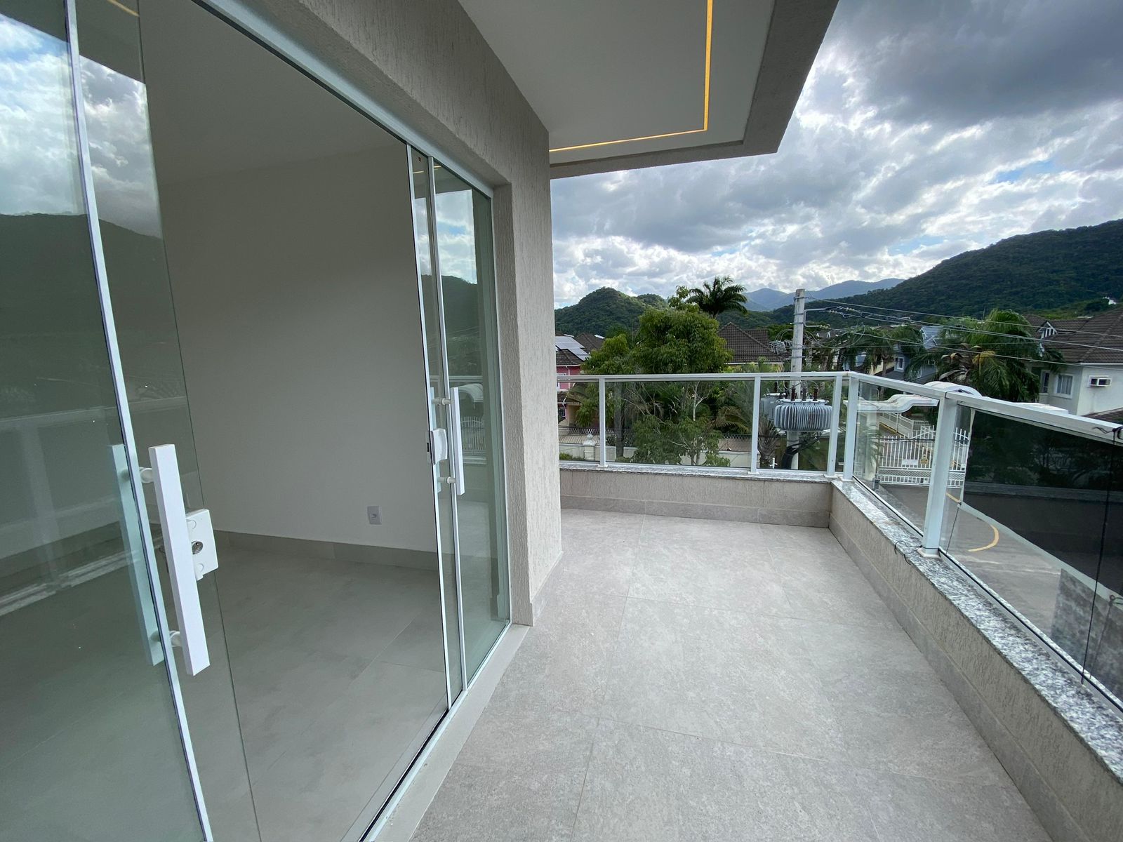 Imagem Casa de Condomínio com 4 Quartos à Venda, 220 m² em Vargem Pequena - Rio de Janeiro