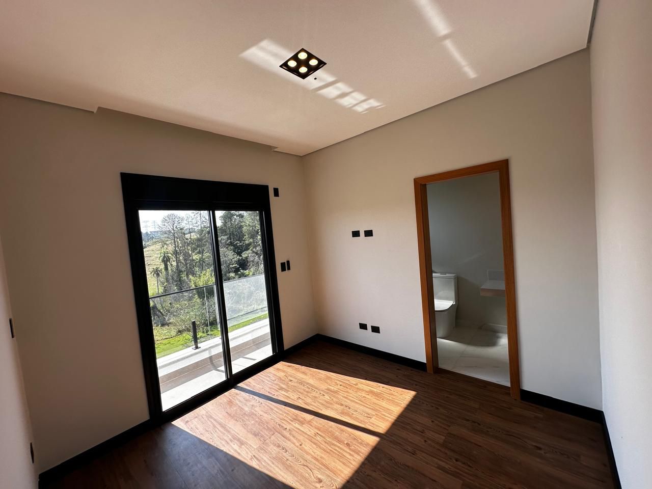 Foto do imóvel: Casa de Condomínio com 4 Quartos à Venda, 234 m²em Cézar de Souza - Mogi das Cruzes