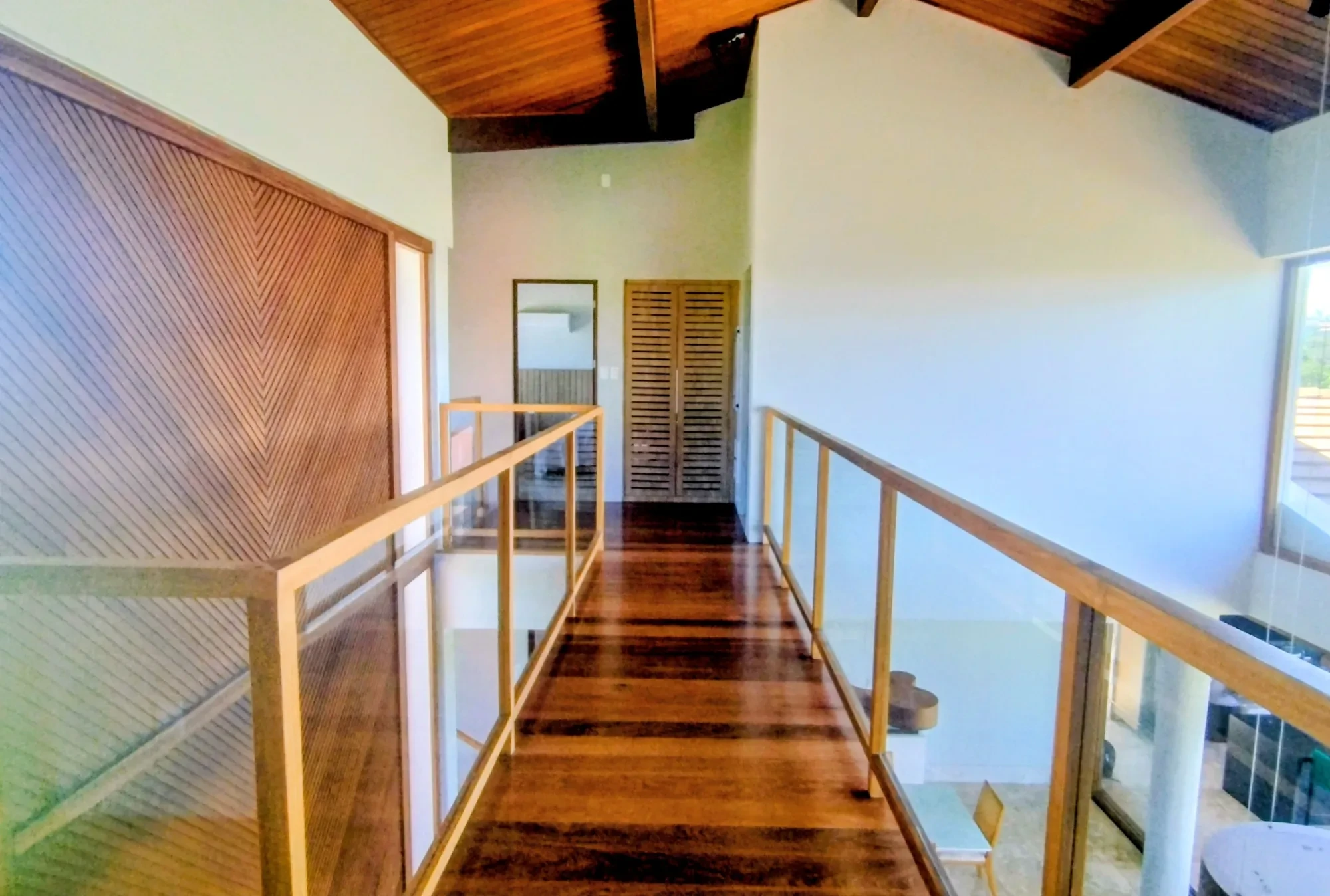 Imagem Casa alto padrão localizada em Praia do Forte condomínio com acesso ao mar Praia Bella.