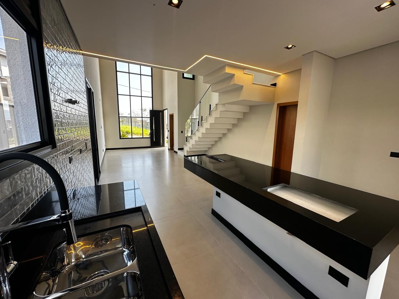 Foto do imóvel: Casa de Condomínio com 4 Quartos à Venda, 234 m²em Cézar de Souza - Mogi das Cruzes