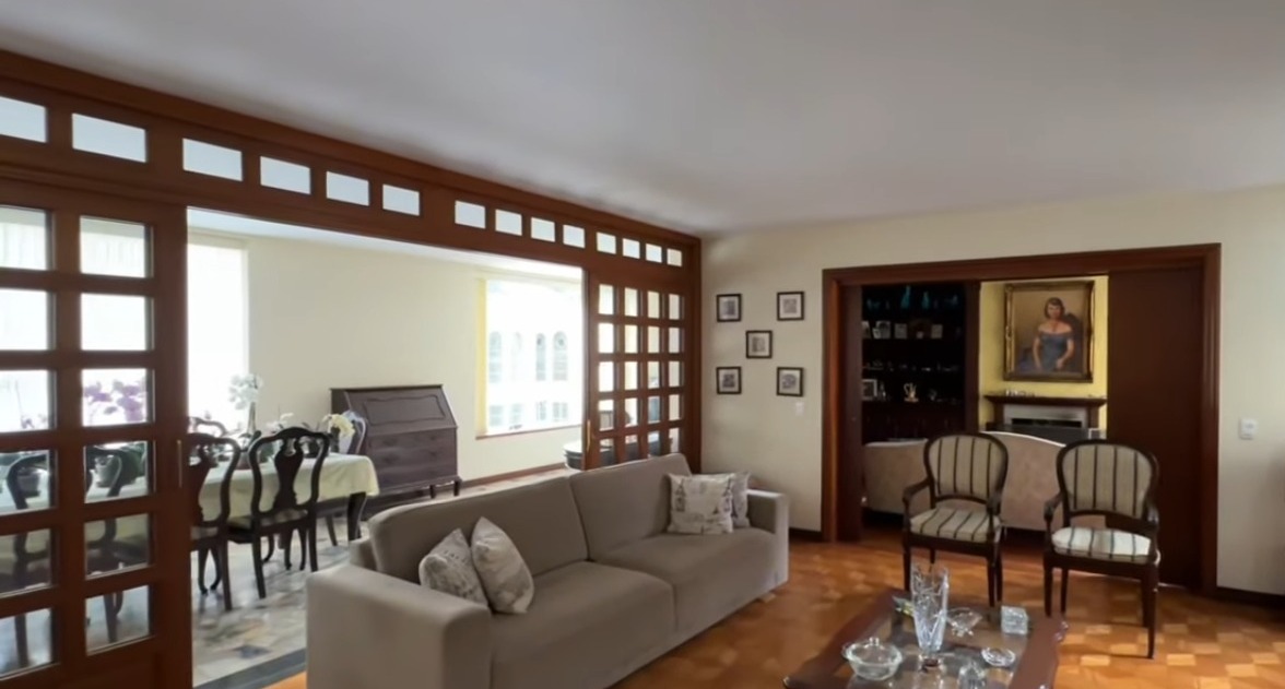Imagem Casa com 4 Quartos à Venda, 441 m² em Castelanea - Petrópolis