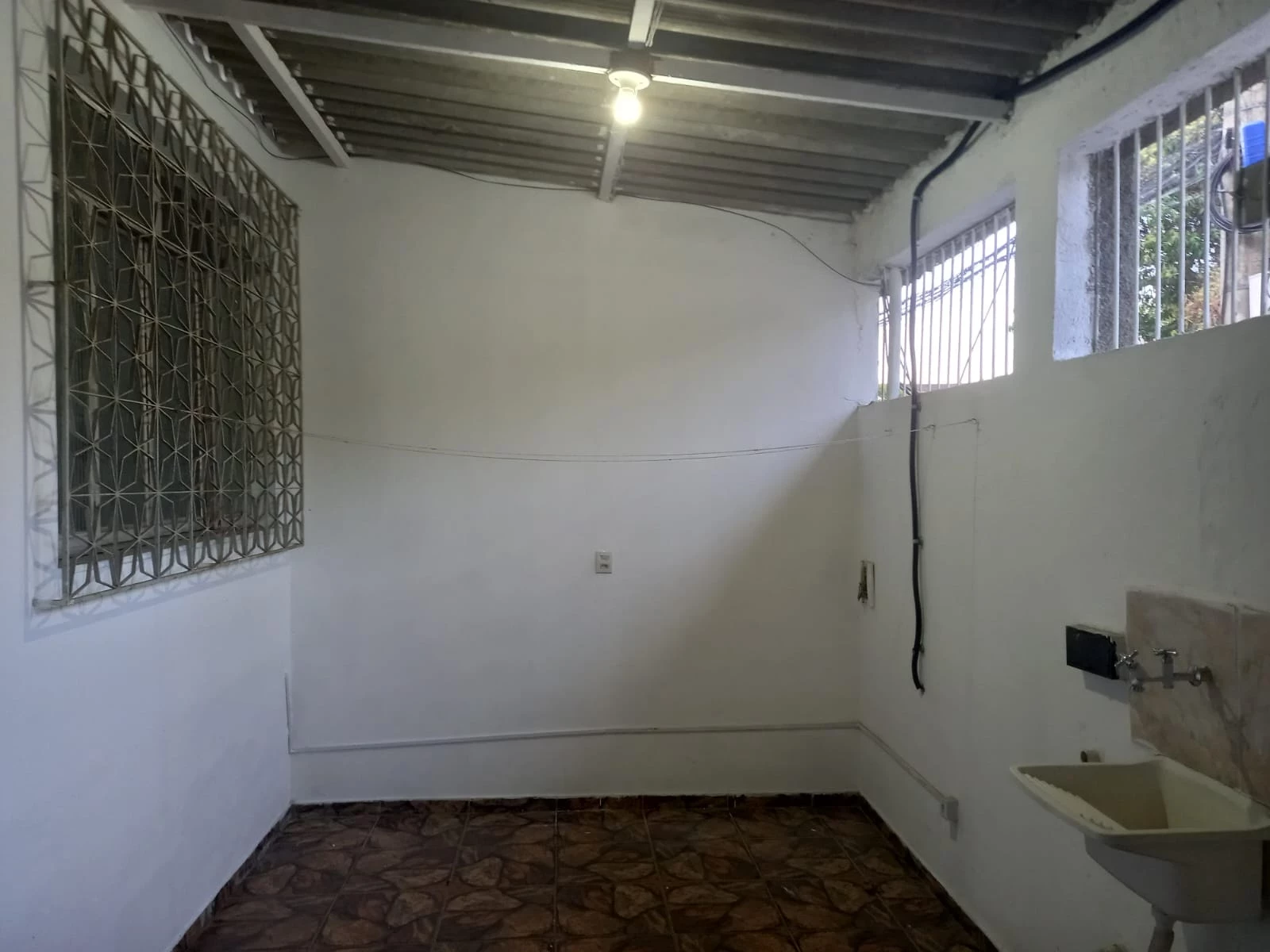 Foto do imóvel: Kitnet com 1 Quarto para Alugar, 35 m² em Realengo - Rio de Janeiro