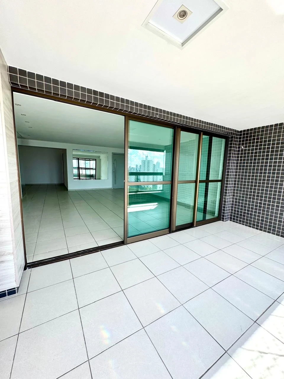 Imagem Apartamento com 5 Quartos para Alugar, 207 m² em Monteiro - Recife