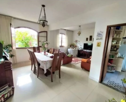 Imagem Casa com 4 Quartos à Venda, 298 m² em Lagoinha - Belo Horizonte