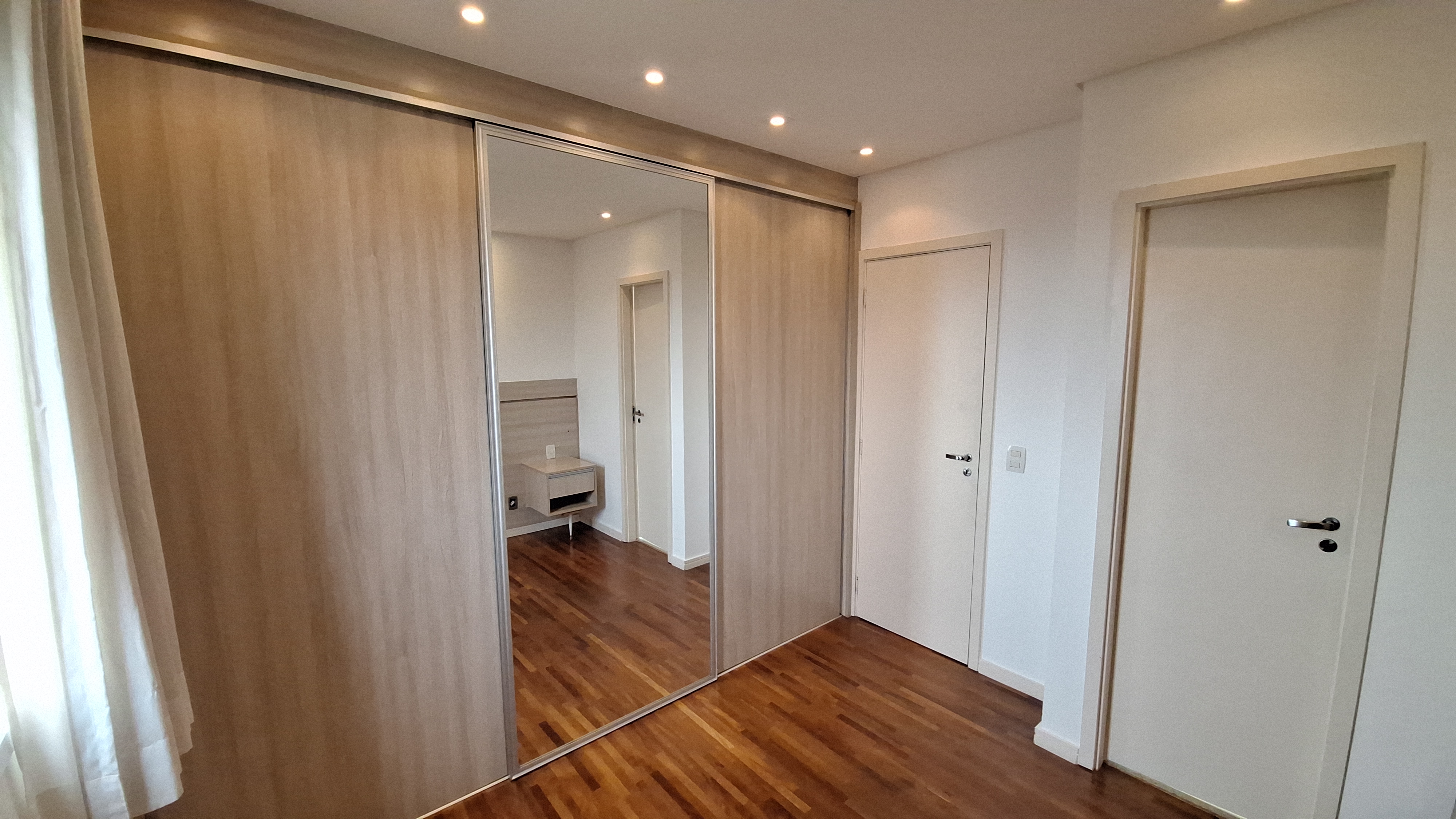 Imagem Apartamento com 3 Quartos à Venda, 85 m²em Jardim Tupanci - Barueri