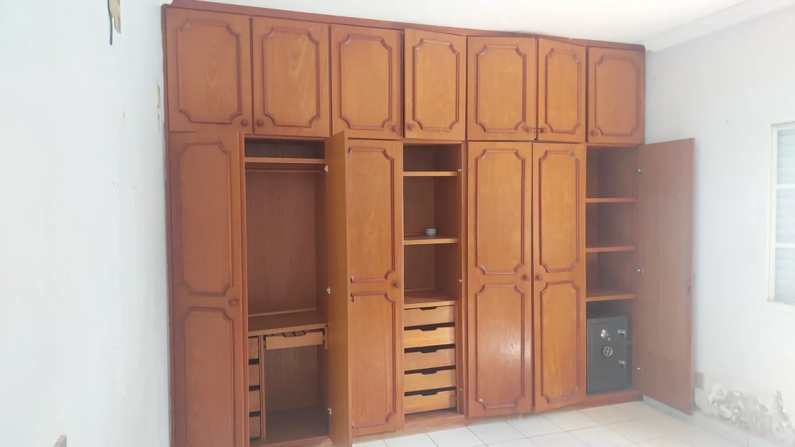 Casa com 3 Quartos para Alugar, 250 m² em Jardim das Américas - Cuiabá