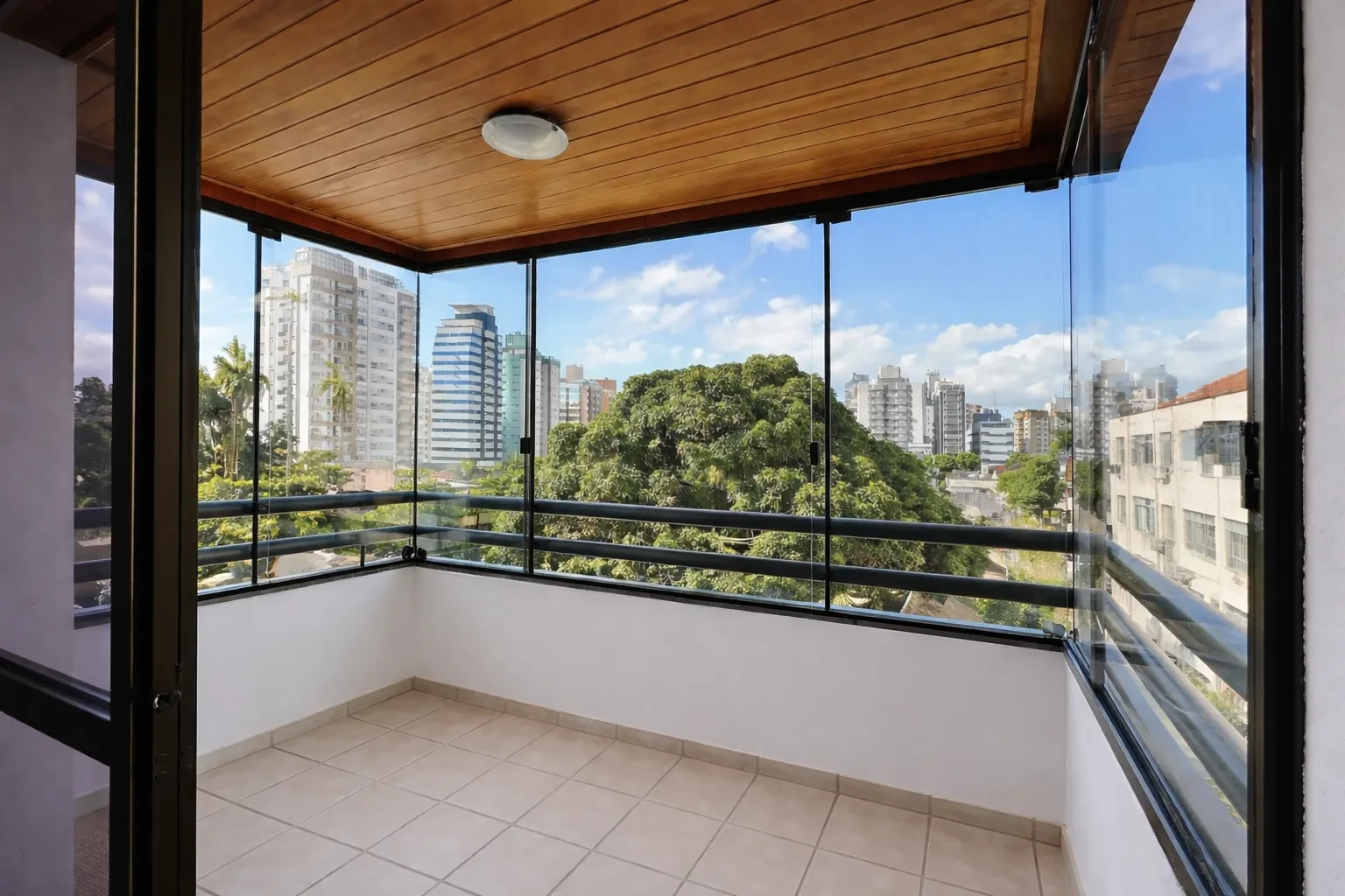 Imagem Apartamento com 3 Quartos à Venda, 107 metros em Centro - Florianópolis