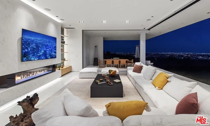 Foto do imóvel: Casa de Condomínio com 6 Quartos à Venda, 933 m²em Alphaville Residencial Um - Barueri