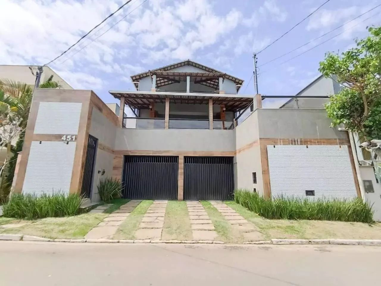 Casa com 5 Quartos à Venda, 300 m² em São Pedro - Juiz de Fora
