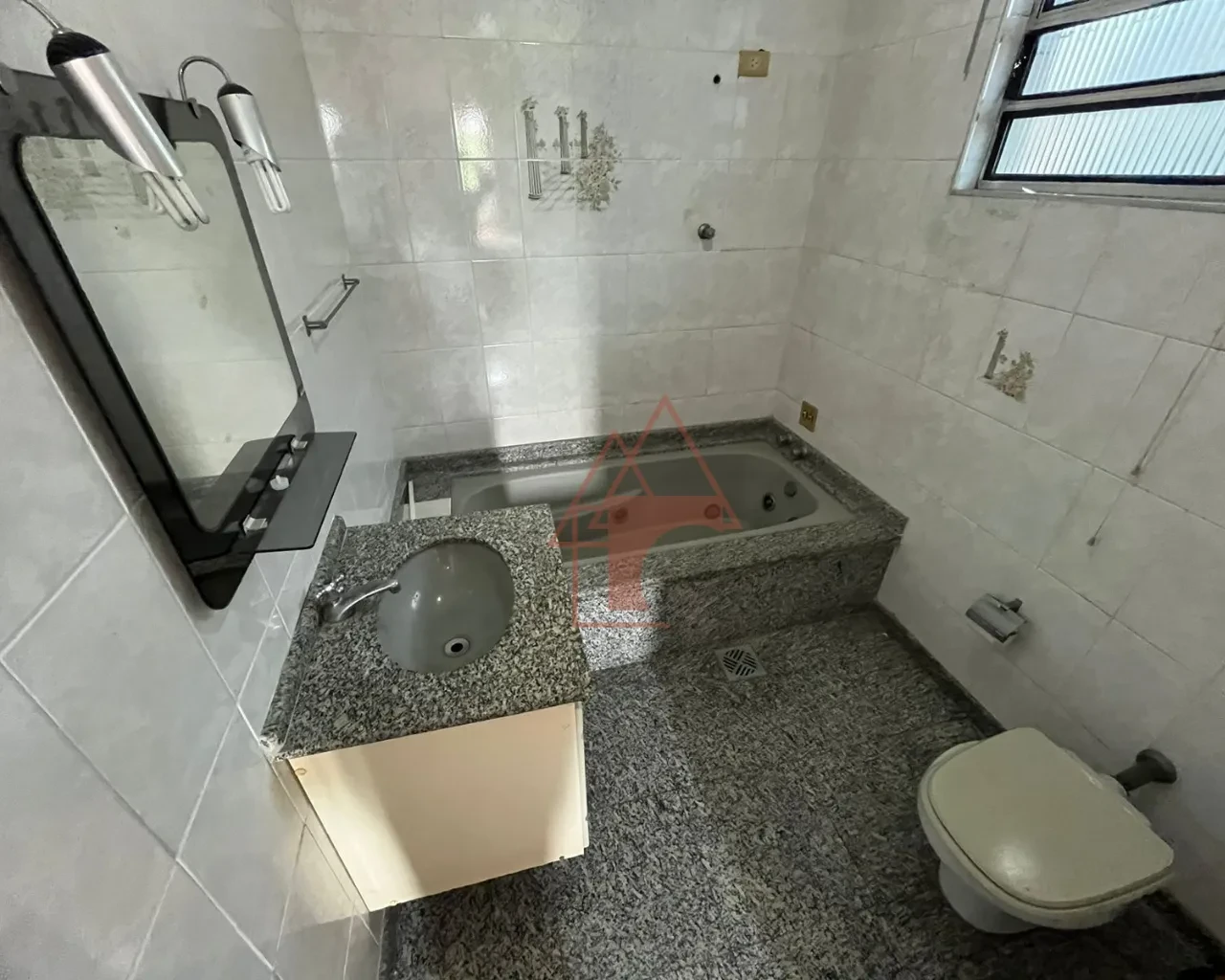 Imagem Sobrado com 4 Quartos à Venda, 367 metro em Vila Ponte Nova - Cubatão