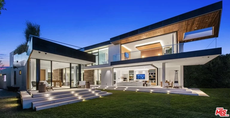 Foto do imóvel: Casa de Condomínio com 6 Quartos à Venda, 933 m²em Alphaville Residencial Um - Barueri