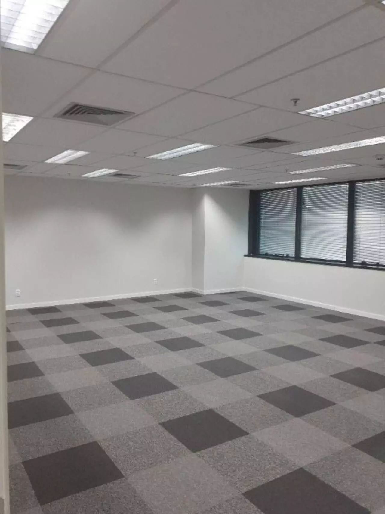 Foto do imóvel: Sala Comercial à Venda ou Locação, 775 m² em Pinheiros - São Paulo