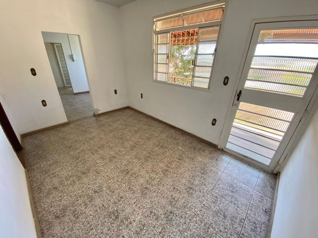 Foto do imóvel: Casa com 2 Quartos à Venda, 110 m² em Planalto - Belo Horizonte