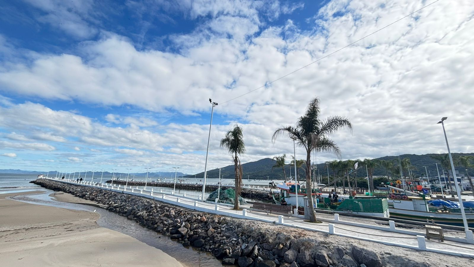 Imagem Sobrado com 3 Quartos à Venda, 118 m² em Bombinhas - Bombinhas