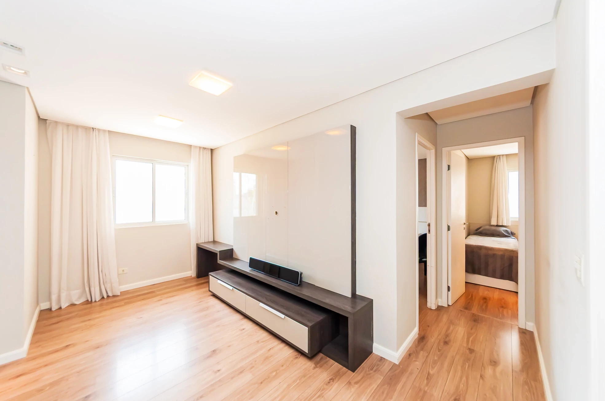 Imagem Apartamento com 2 Quartos à Venda, 75 m² em Cabral - Curitiba