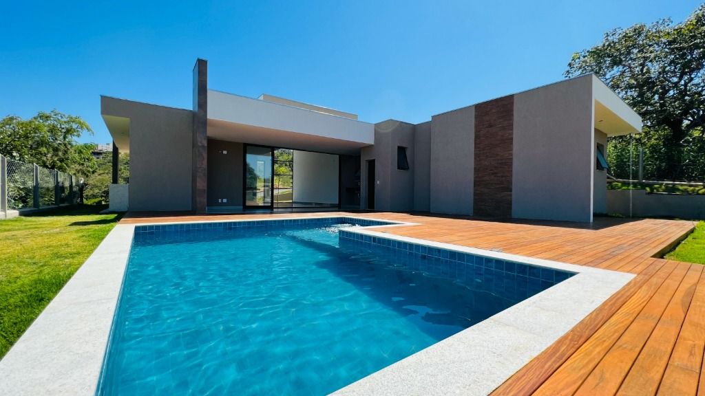 Casa de Condomínio com 4 Quartos à Venda, 200 m² em  - 