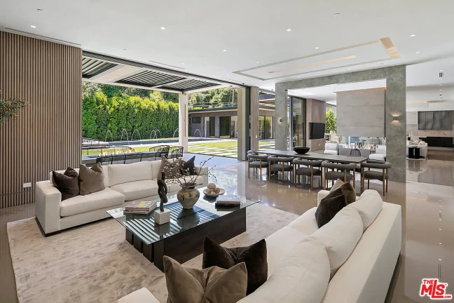 Foto do imóvel: Casa de Condomínio com 7 Quartos à Venda, 982 m²em Alphaville Residencial Um - Barueri