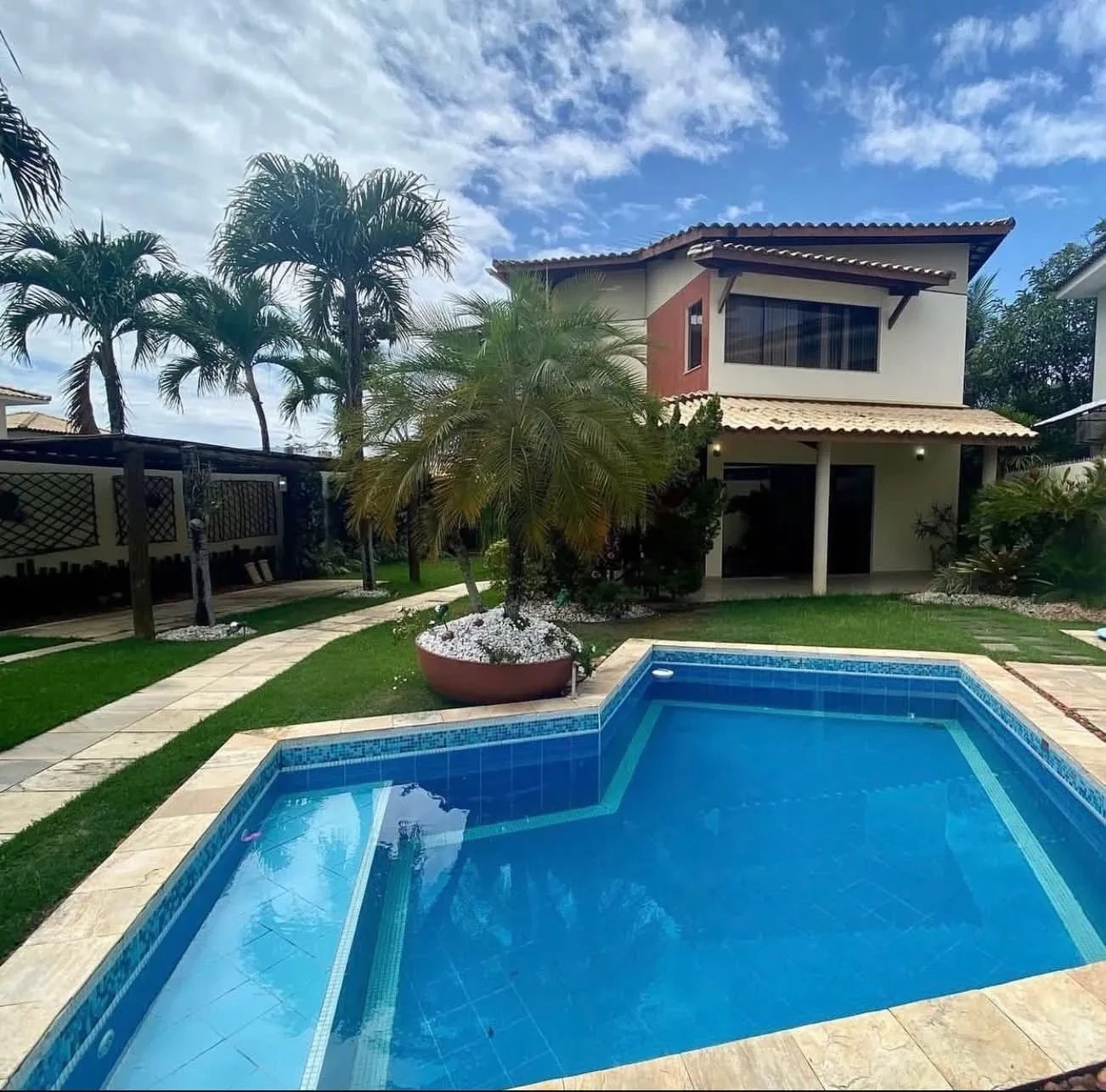 Casa com 3 Quartos para Alugar, 397 m² em Buraquinho - Lauro de Freitas