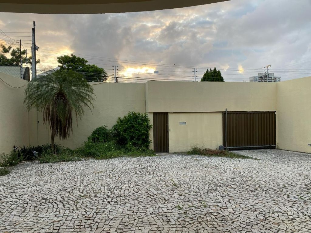 Imagem Casa com 5 Quartos para Alugar, 435 m²em Engenheiro Luciano Cavalcante - Fortaleza