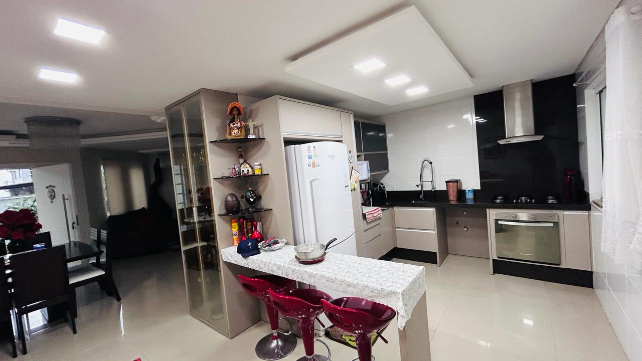 Foto do imóvel: Sobrado com 3 Quartos à Venda, 222 m²em Barra do Aririú - Palhoça