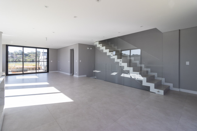 Imagem Sobrado com 3 Quartos à Venda, 300 m² em Santa Cândida - Curitiba