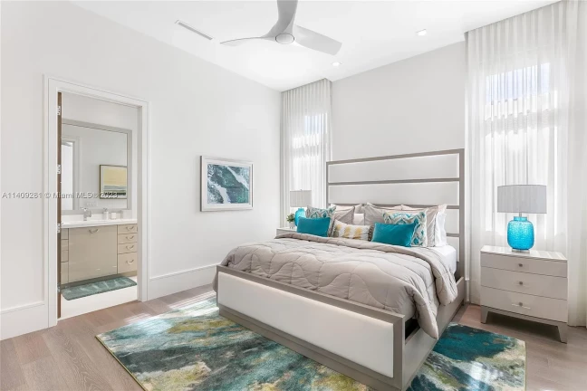 Imagem Casa de Condomínio com 6 Quartos à Venda, 833 m²em Cajuru - Curitiba