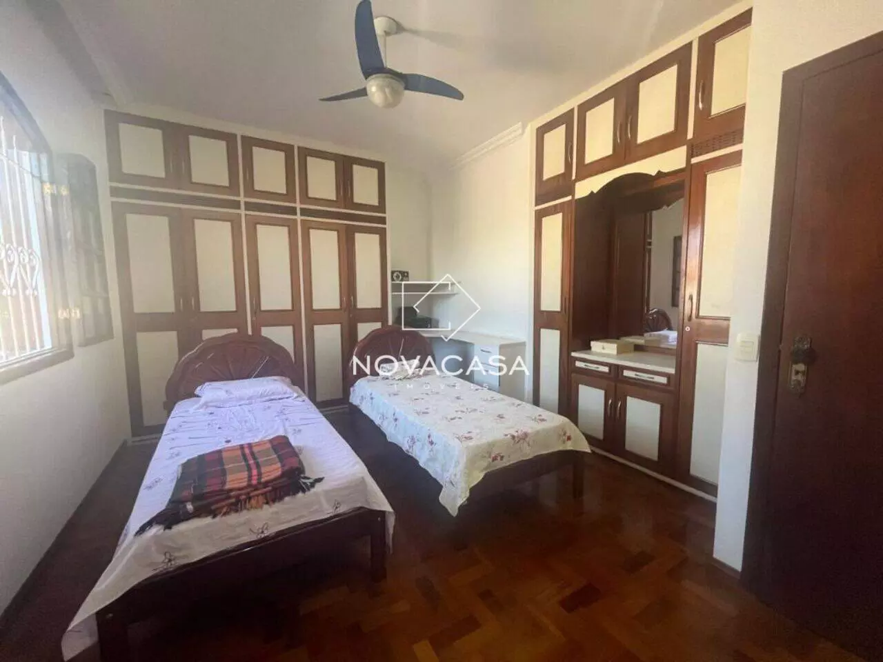 Foto do imóvel: Casa com 4 Quartos à Venda, 380 m² em Santa Mônica - Belo Horizonte