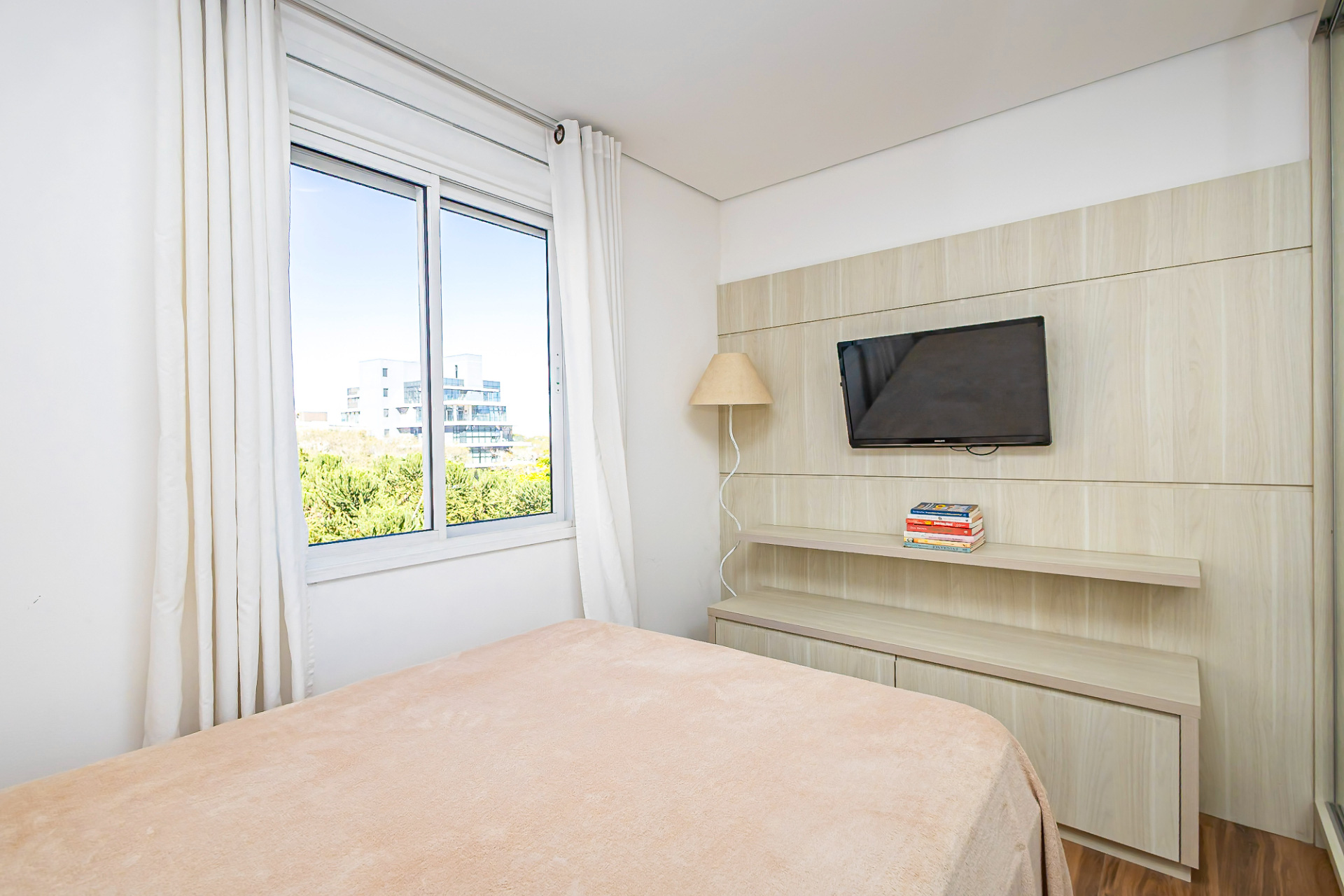 Imagem Apartamento com 2 Quartos à Venda, 170 m² em Cabral - Curitiba