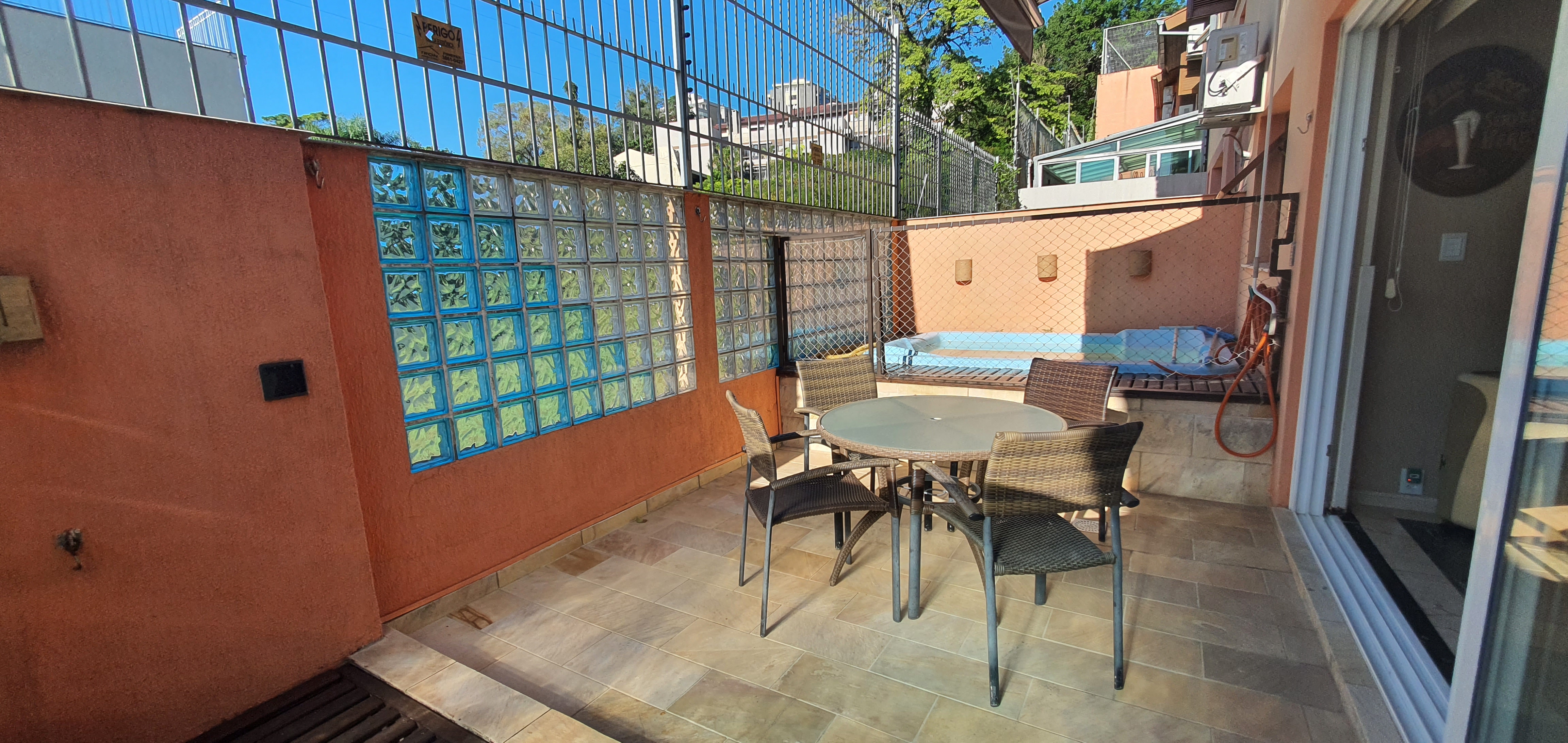 Imagem Casa de Condomínio com 3 Quartos à Venda, 340 m² em Menino Deus - Porto Alegre