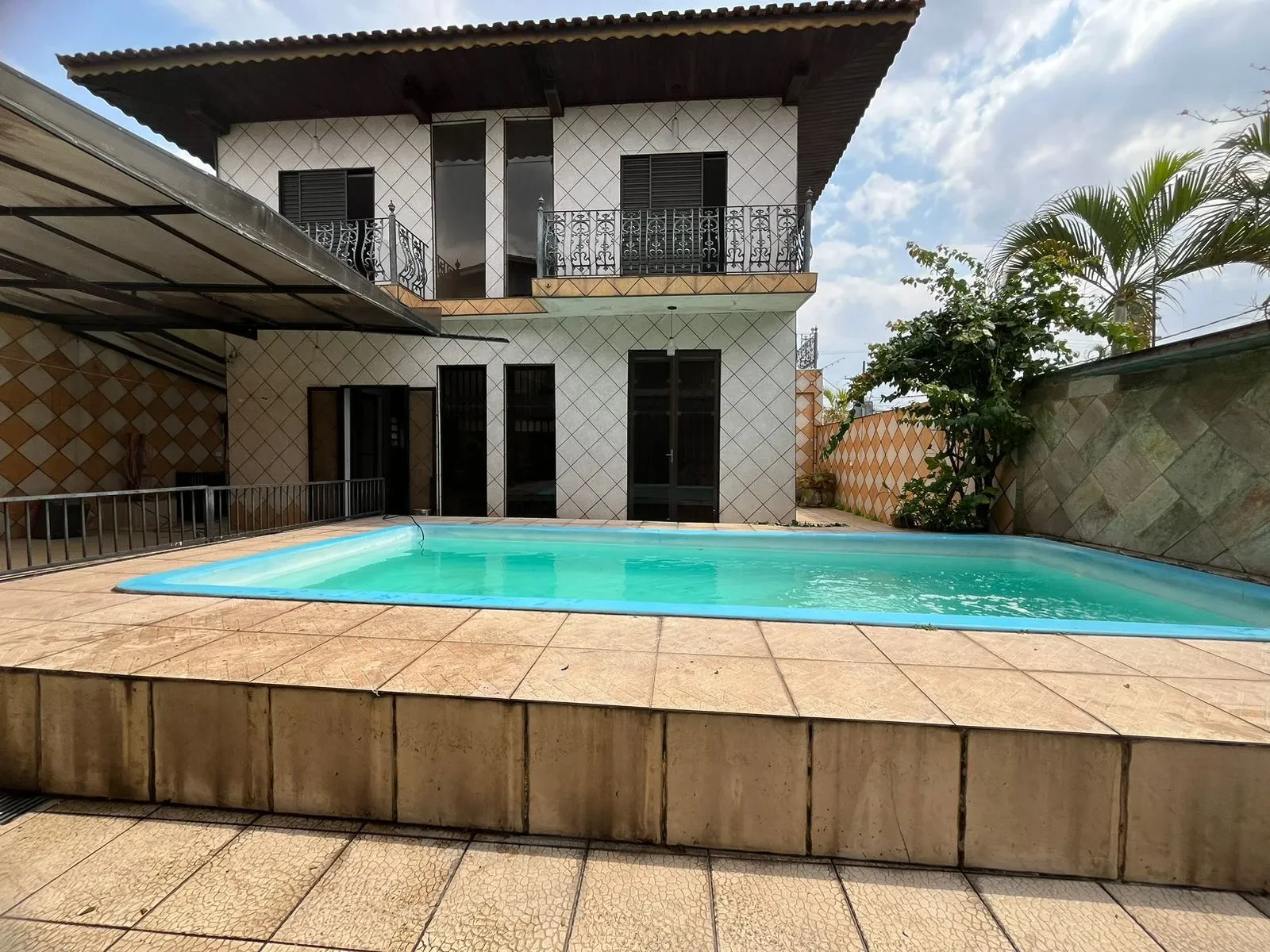 Sobrado com 4 Quartos à Venda, 367 metro em Vila Ponte Nova - Cubatão