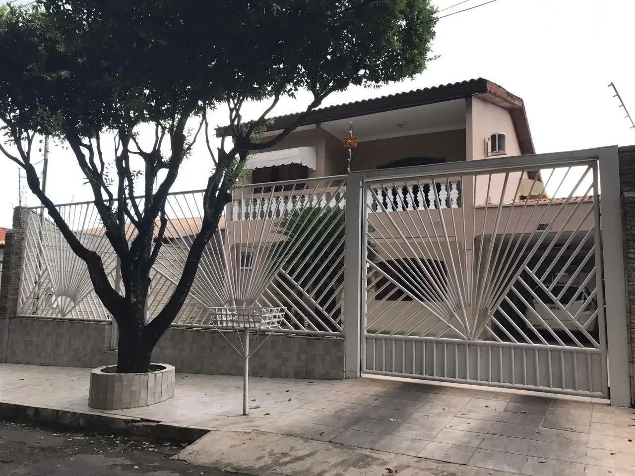 Imagem Casa com 4 Quartos à Venda, 250 m² em Jardim Tropical - Cuiabá