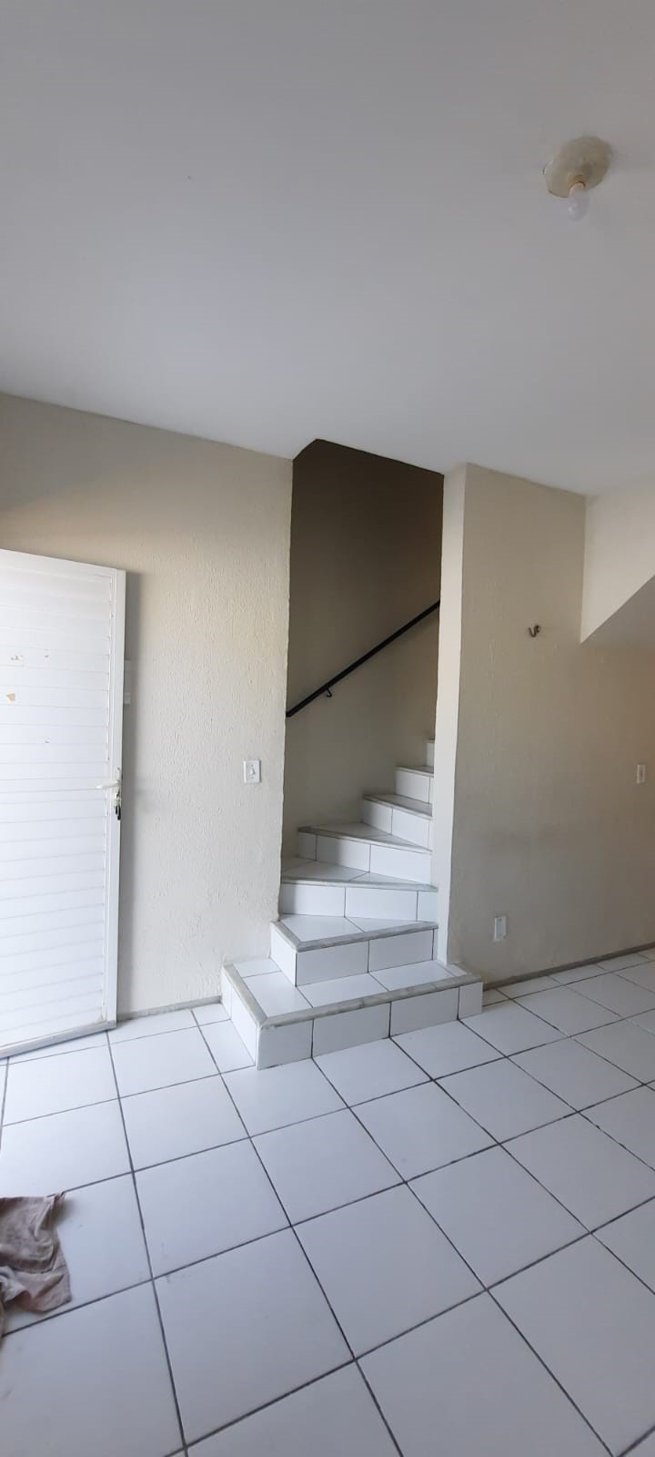 Imagem Casa de Condomínio com 2 Quartos à Venda, 63 m² em Siqueira - Fortaleza