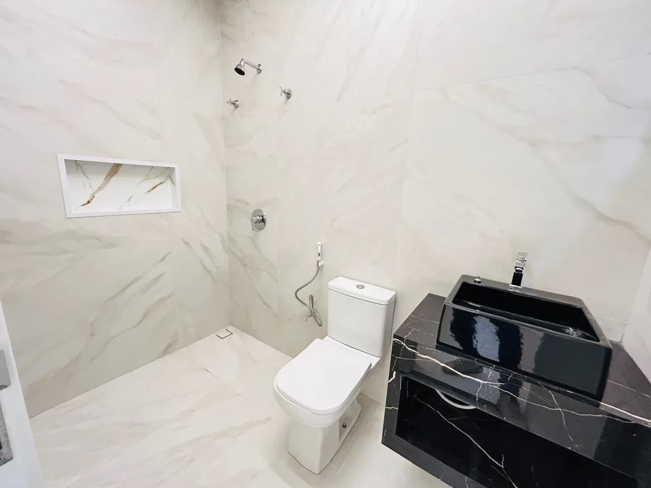 Imagem Casa de Condomínio com 4 Quartos à Venda, 317 m² em Centro - Eusébio