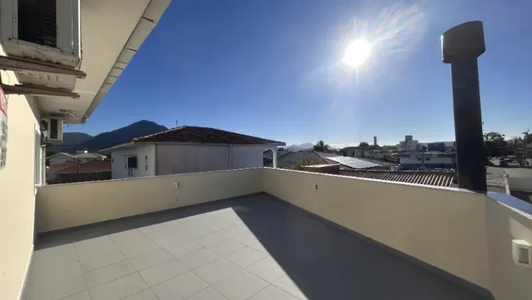 Imagem Sobrado com 3 Quartos à Venda, 200 m² em Barra do Aririú - Palhoça